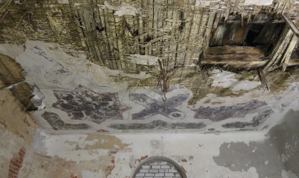 Valmiermuižas pils torņa griestu gleznojumu saudzīga demontāža