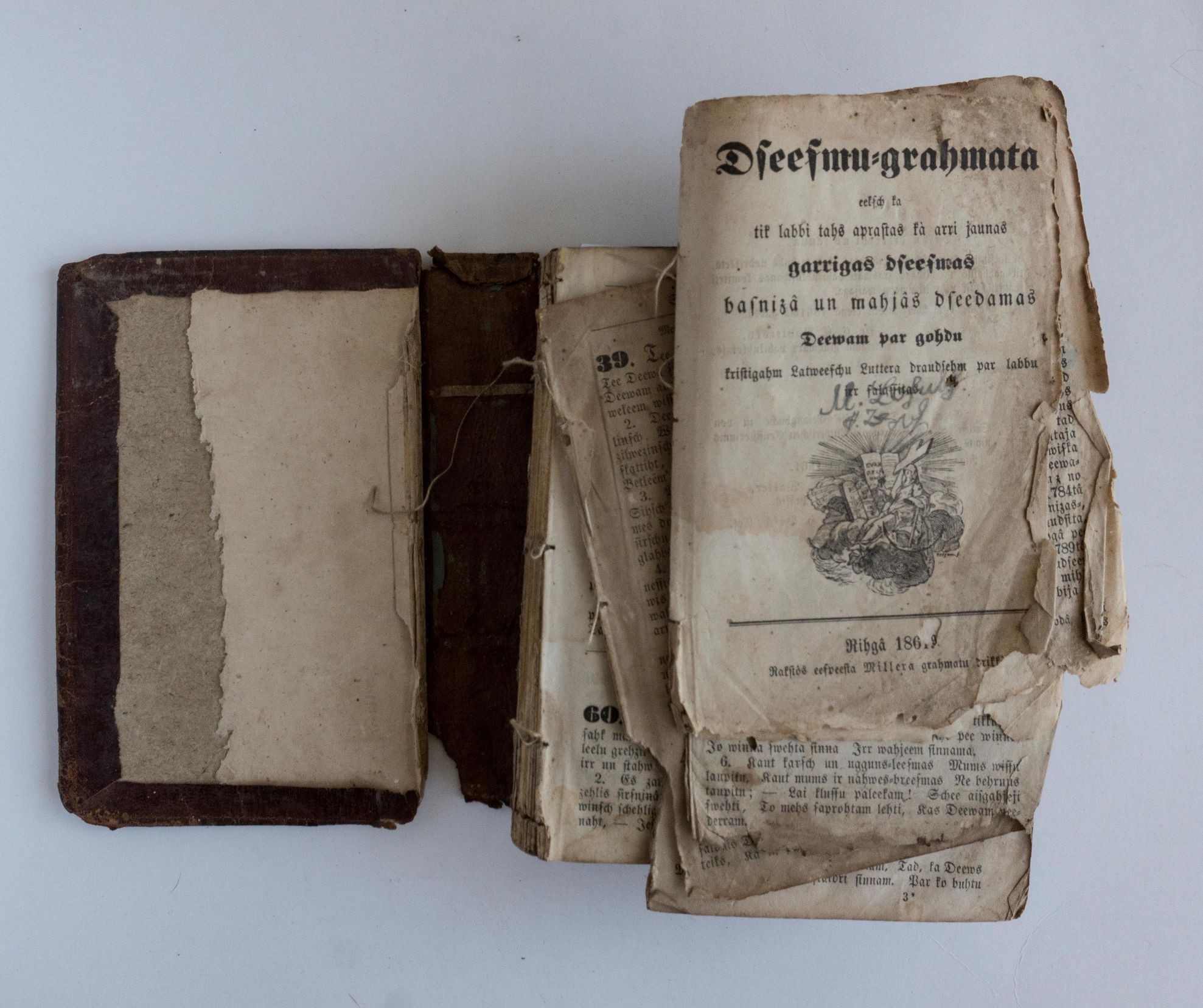 Grāmata pirms restaurācijas