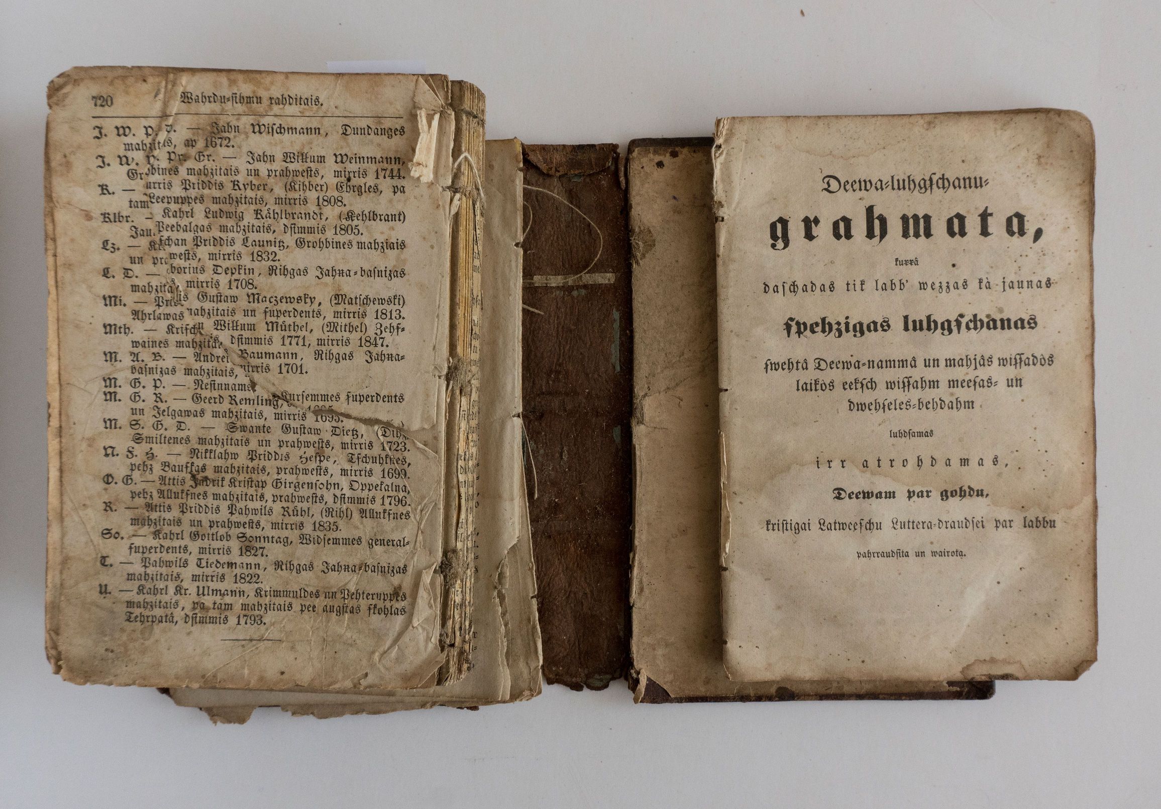 Grāmata pirms restaurācijas