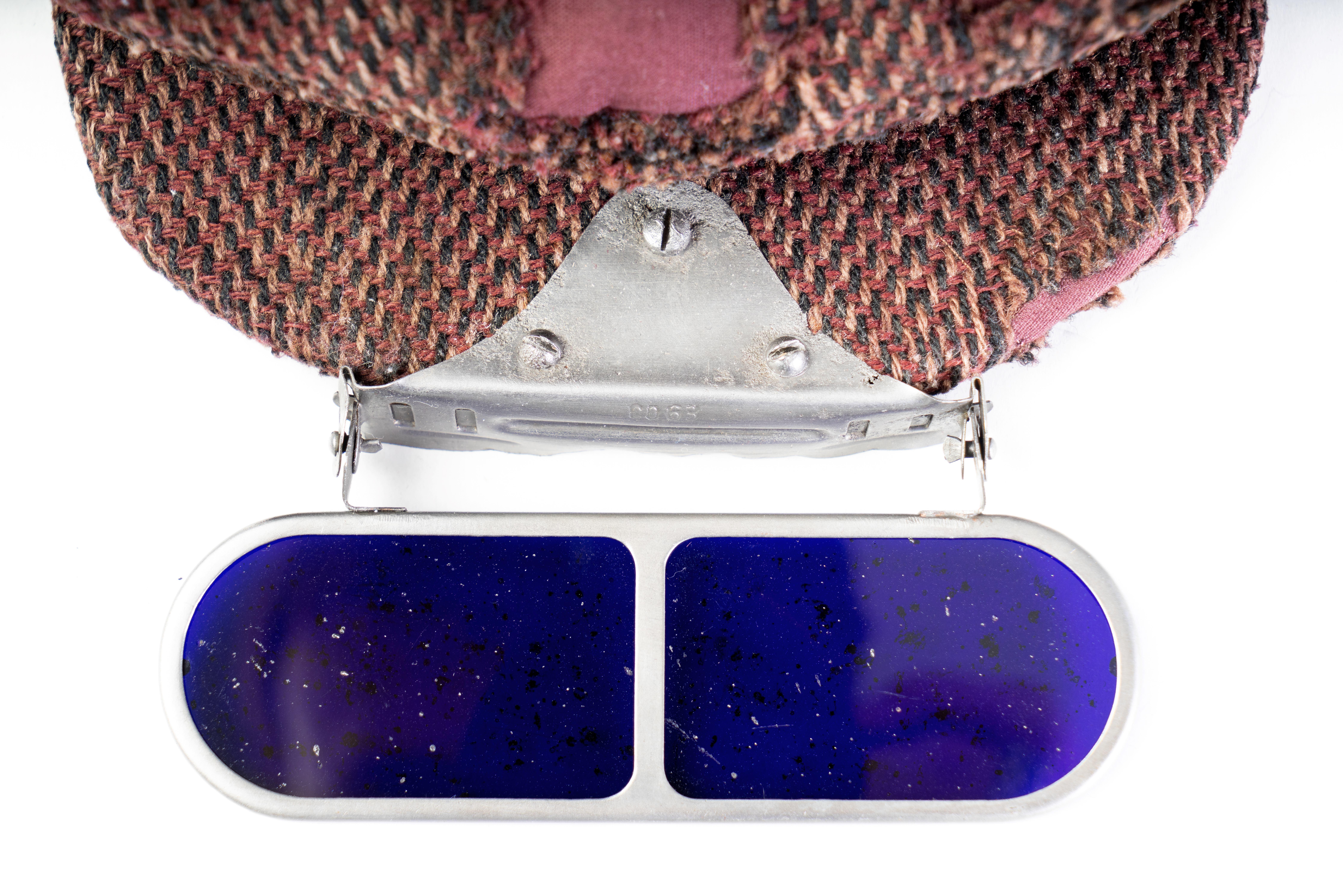 Cepures metāla detaļas un aizsargstikls pēc restaurācijas