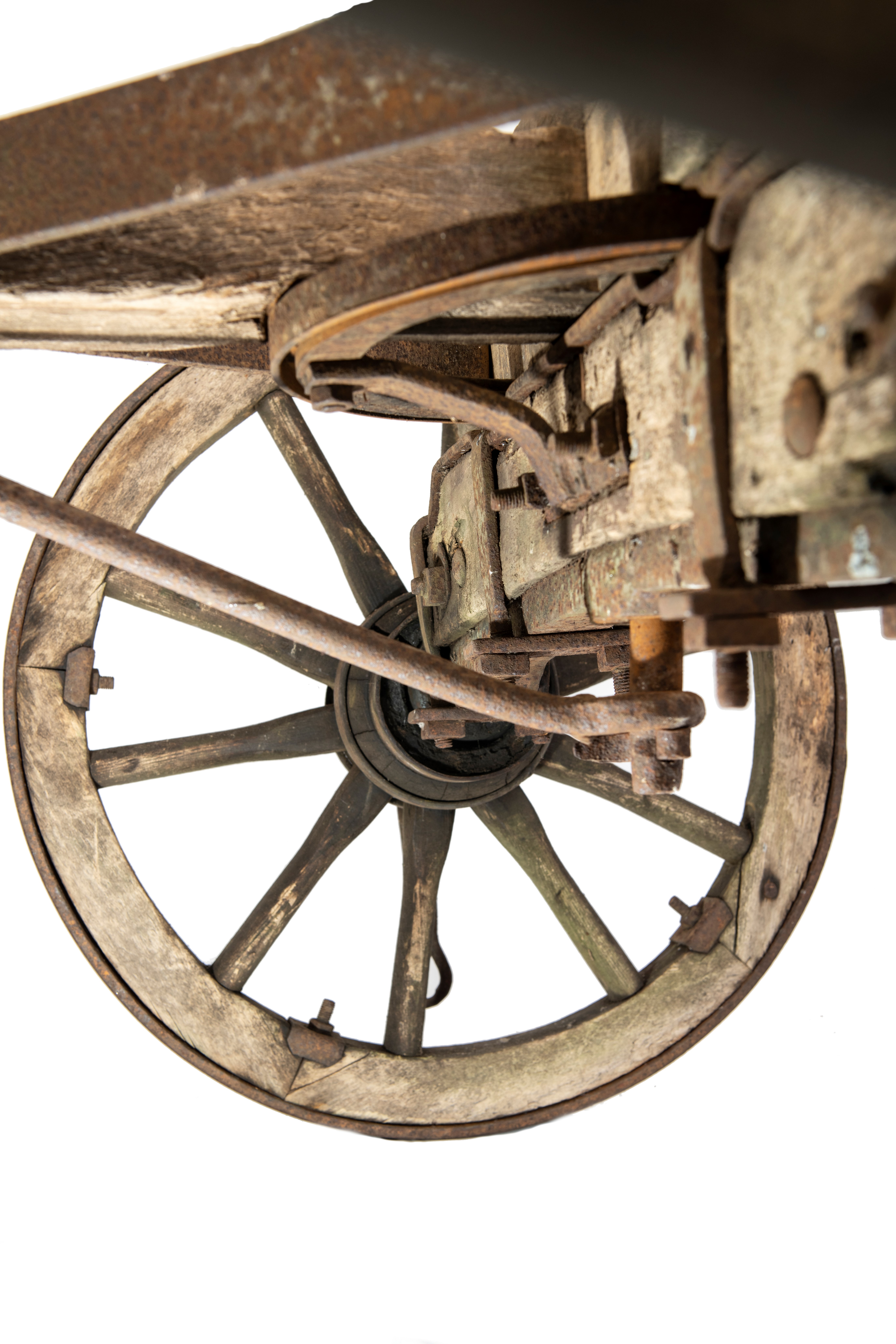 Vienjūga darba ratu detaļa pirms restaurācijas