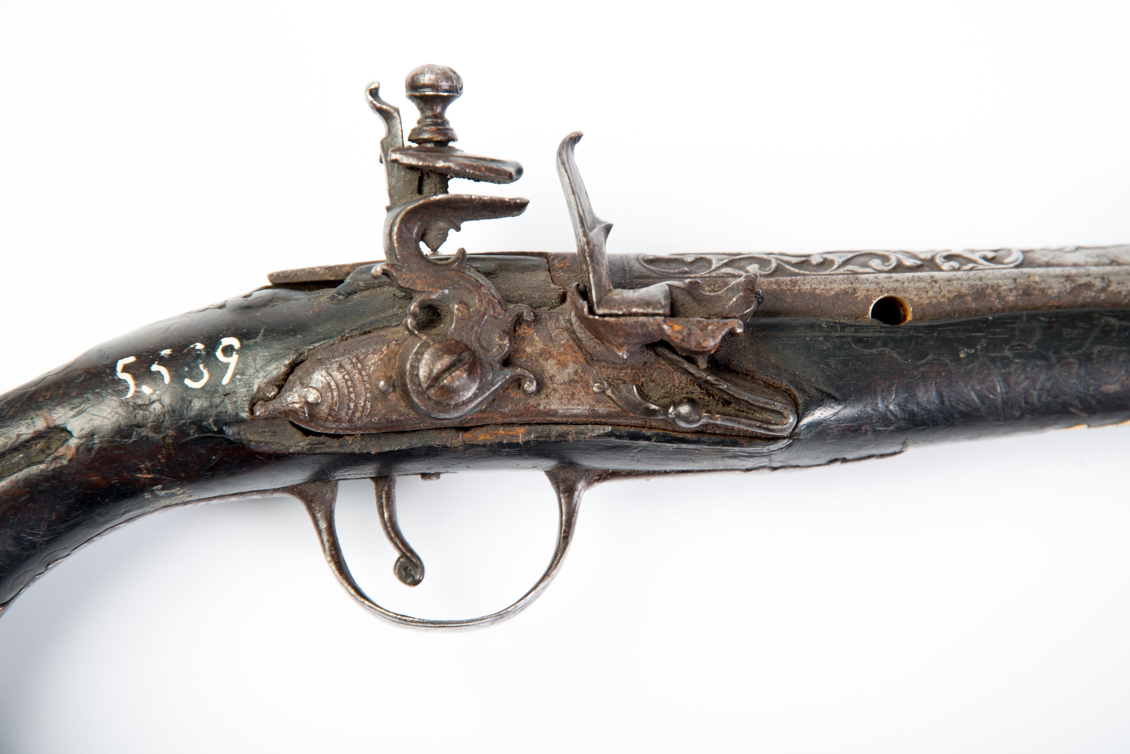 PFragments no labās puses, aizdedzes mehānisms pirms restaurācijas / konservācijas