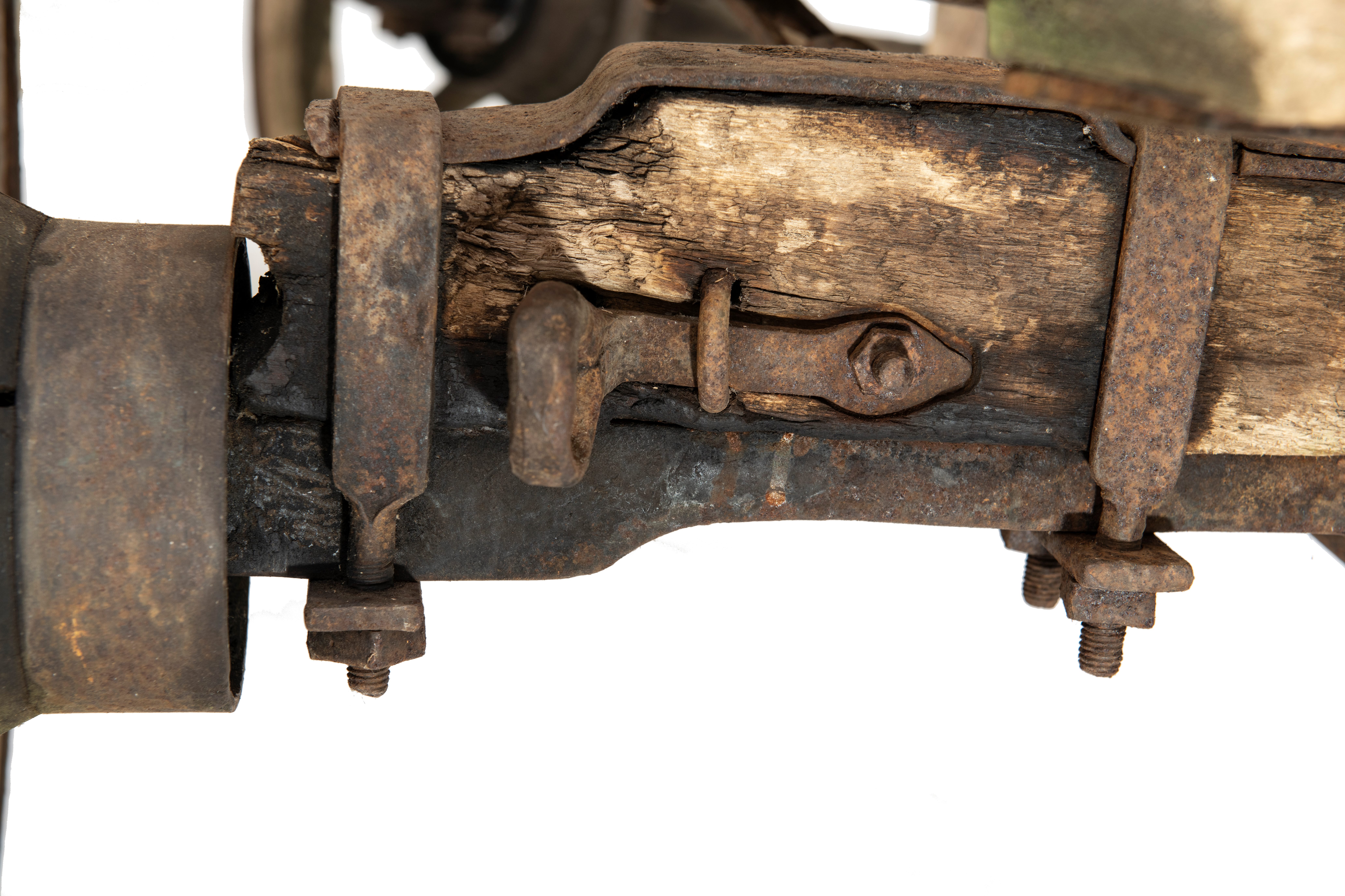 Vienjūga darba ratu detaļa pirms restaurācijas