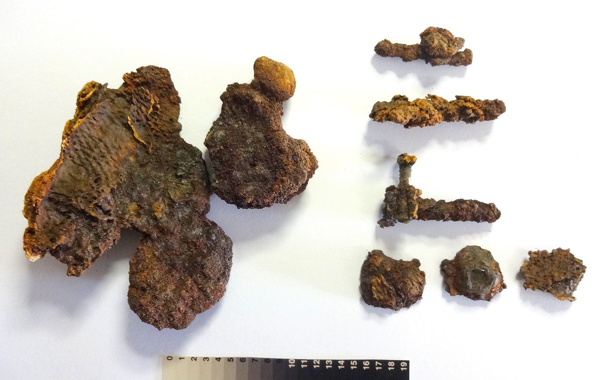 Dzelzs krusta sakta pirms restaurācijas