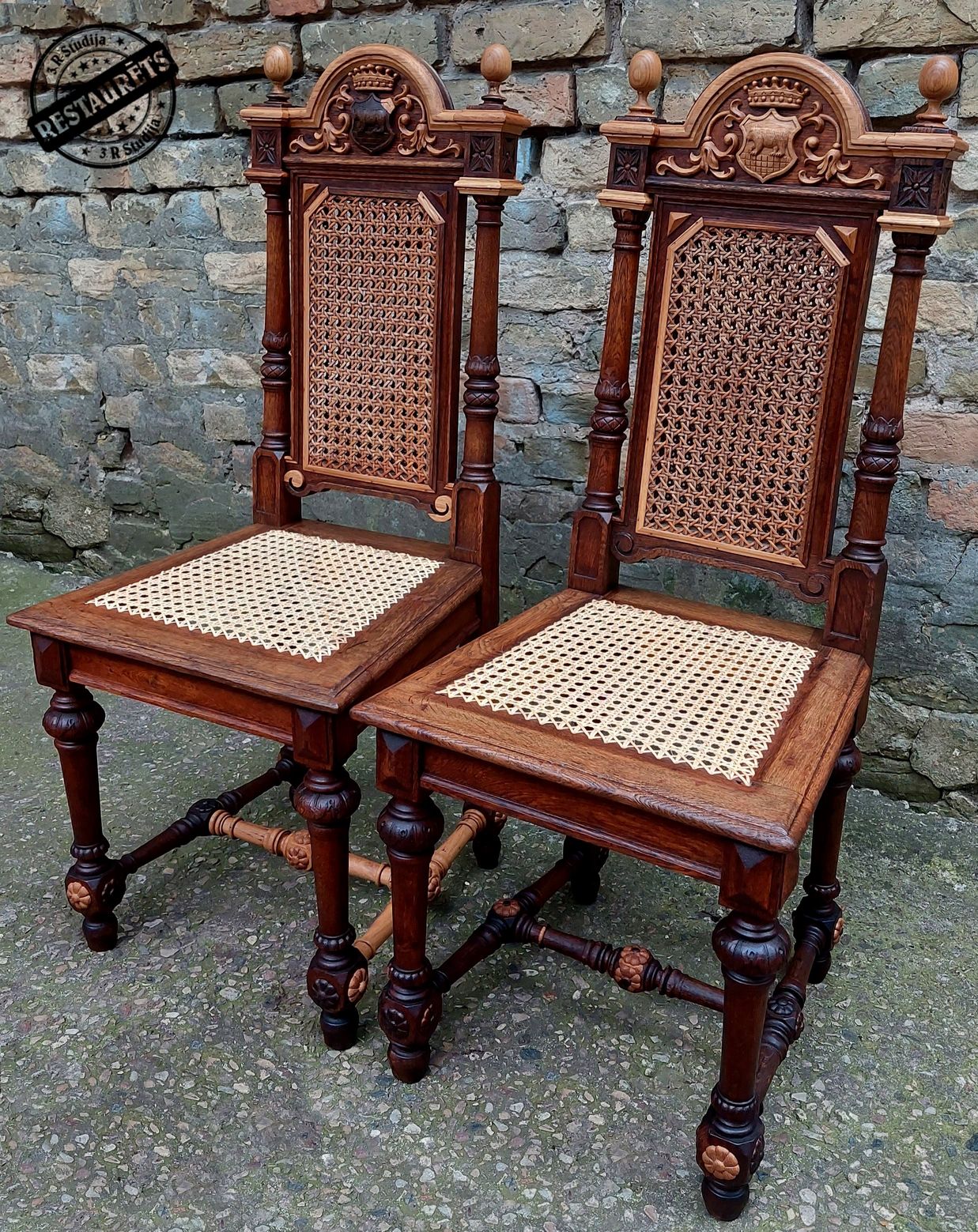 Krēsli pēc restaurācijas